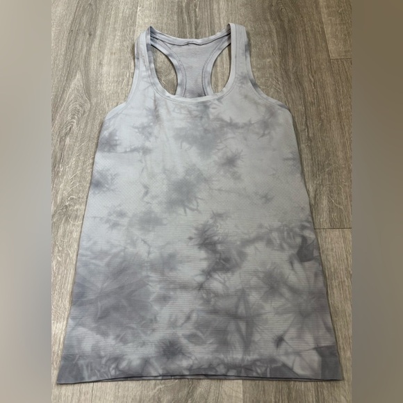 Swiftly Tech Racerback Tank Top 2.0 Waist Length gray tie dye Size 4 - Picture 1 of 4